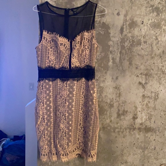 Guess lace dress - Picture 1 of 8